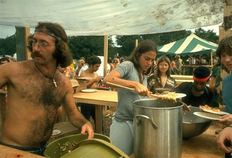 21 Photo Showing How Wild Woodstock。